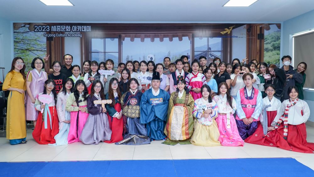 Gặp gỡ văn hoá Hàn Quốc qua Hanbok và trà đạo