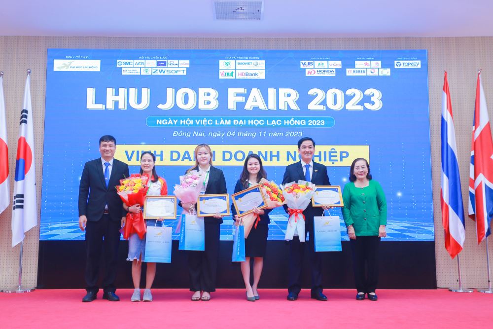 LHU JOB FAIR 2023 - Ngày hội việc làm của sinh viên Khối Kinh tế trước ngày tốt nghiệp